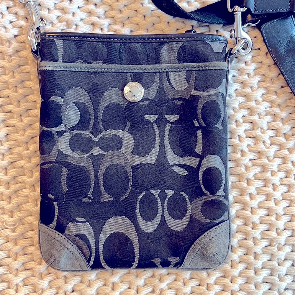 Coach Signature Crossbody - Picture 4 of 9